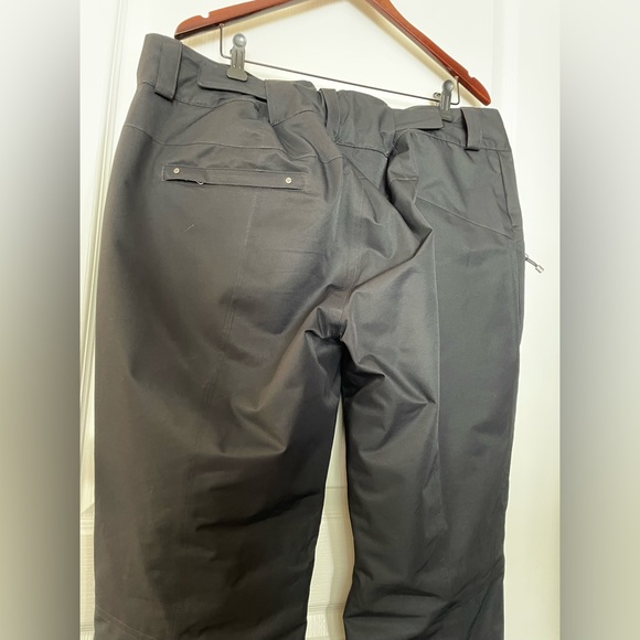 Obermeyer Ski/ Snowboarding Pant - Picture 2 of 7
